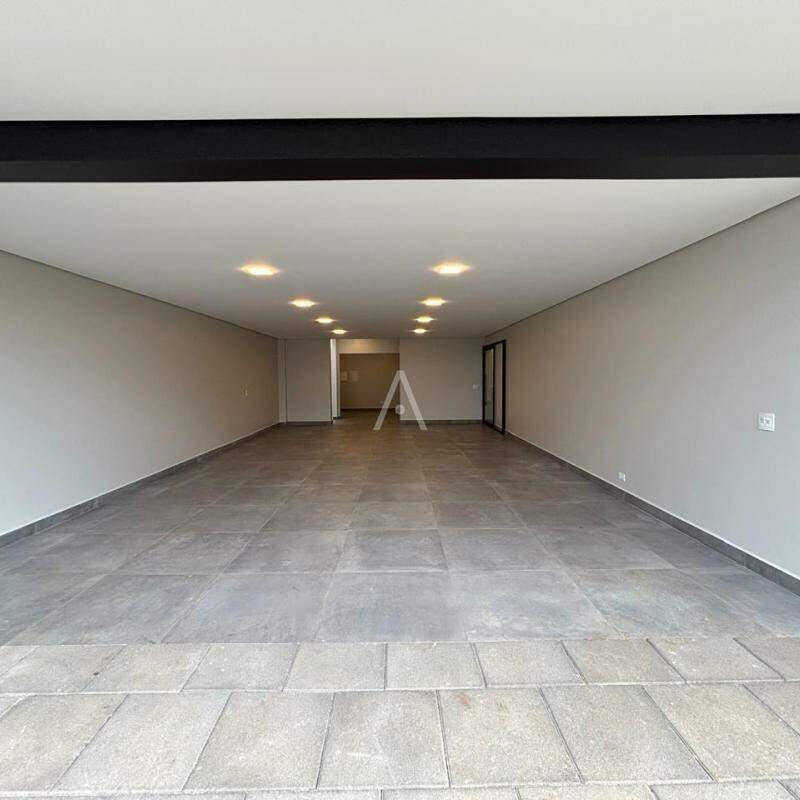 Sobrado para à venda no Bairro REGIAO DO LAGO em CASCAVEL: 