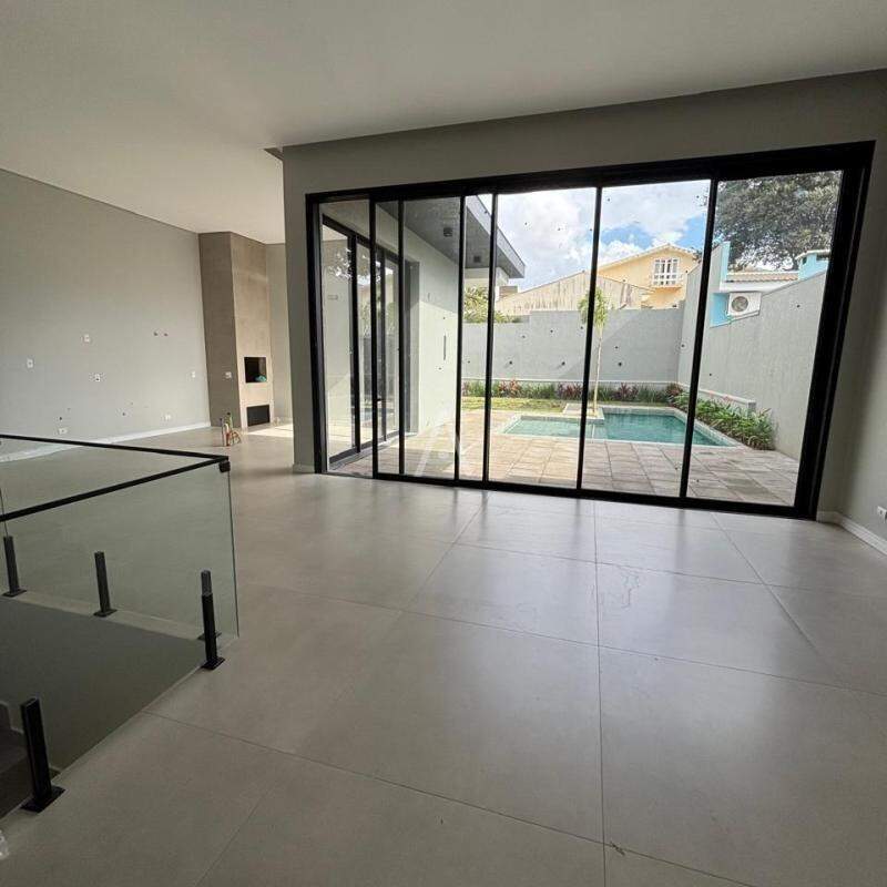 Sobrado para à venda no Bairro REGIAO DO LAGO em CASCAVEL: 