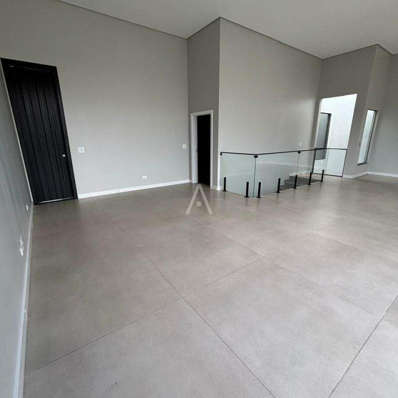 Sobrado para à venda no Bairro REGIAO DO LAGO em CASCAVEL: 