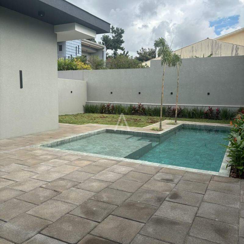 Sobrado para à venda no Bairro REGIAO DO LAGO em CASCAVEL: 