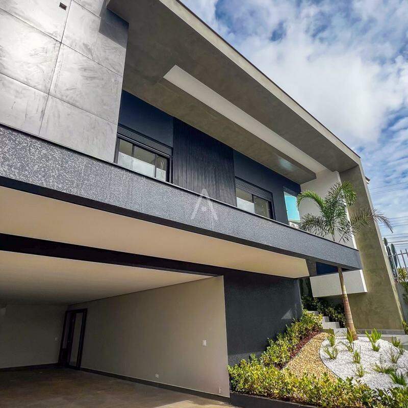 Sobrado para à venda no Bairro REGIAO DO LAGO em CASCAVEL: 