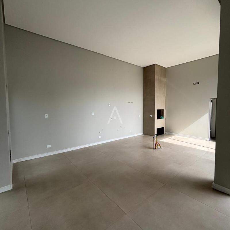 Sobrado para à venda no Bairro REGIAO DO LAGO em CASCAVEL: 