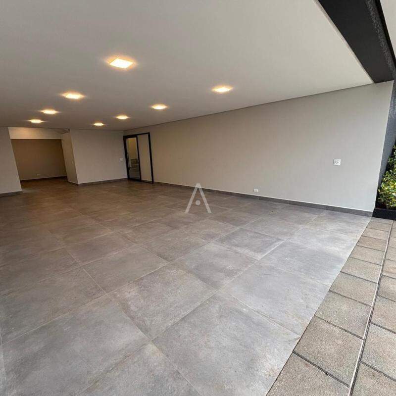 Sobrado para à venda no Bairro REGIAO DO LAGO em CASCAVEL: 