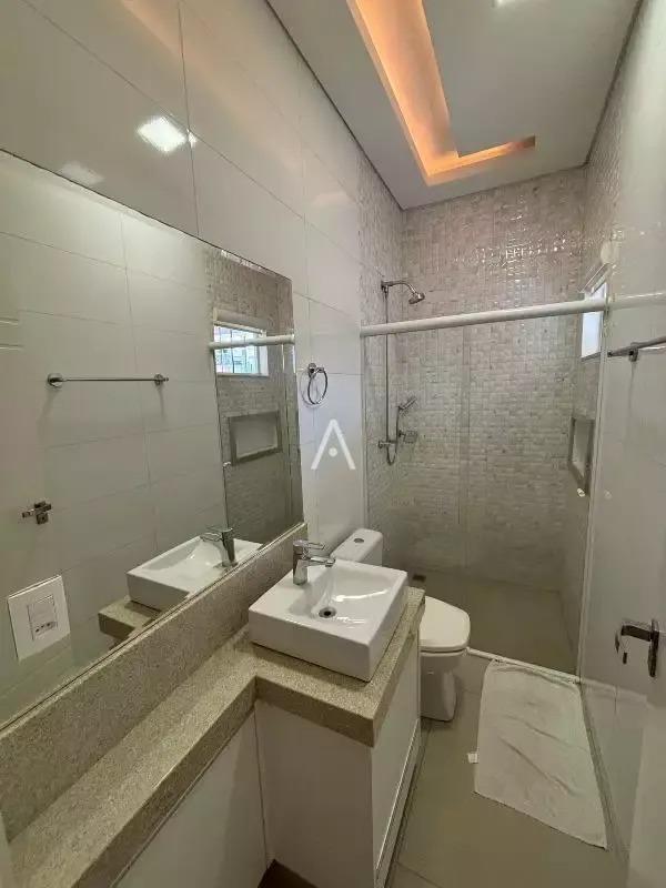 Sobrado para à venda no Bairro ALTO ALEGRE em CASCAVEL: 