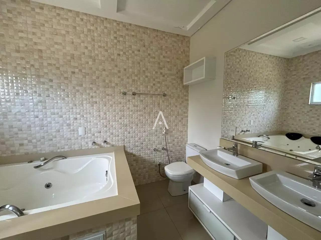 Sobrado para à venda no Bairro ALTO ALEGRE em CASCAVEL: 