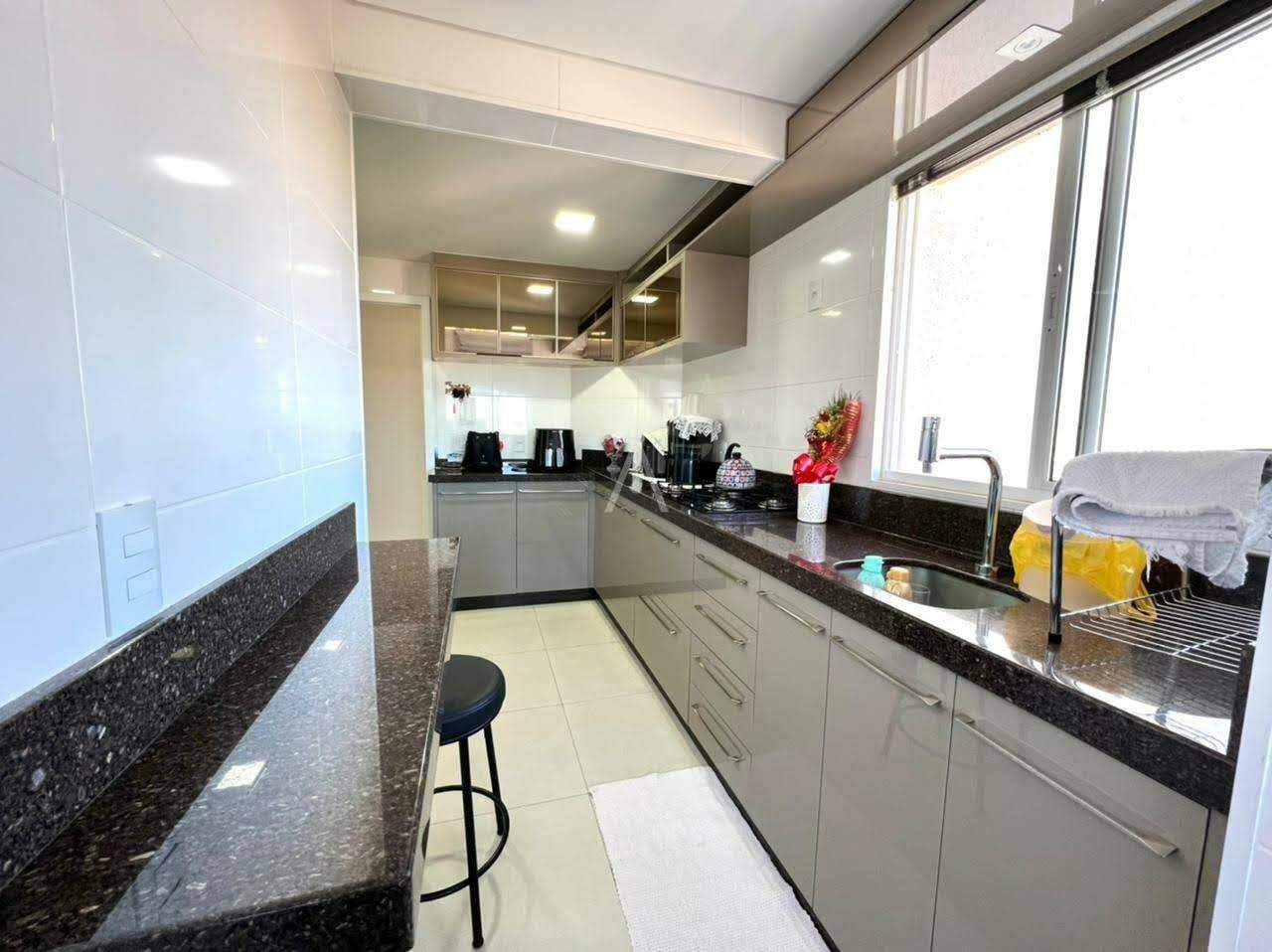 Apartamento para à venda no Bairro PARQUE SAO PAULO em CASCAVEL: cozinha