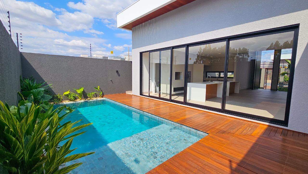 Casa Residencial para à venda no Bairro TROPICAL III em CASCAVEL: 