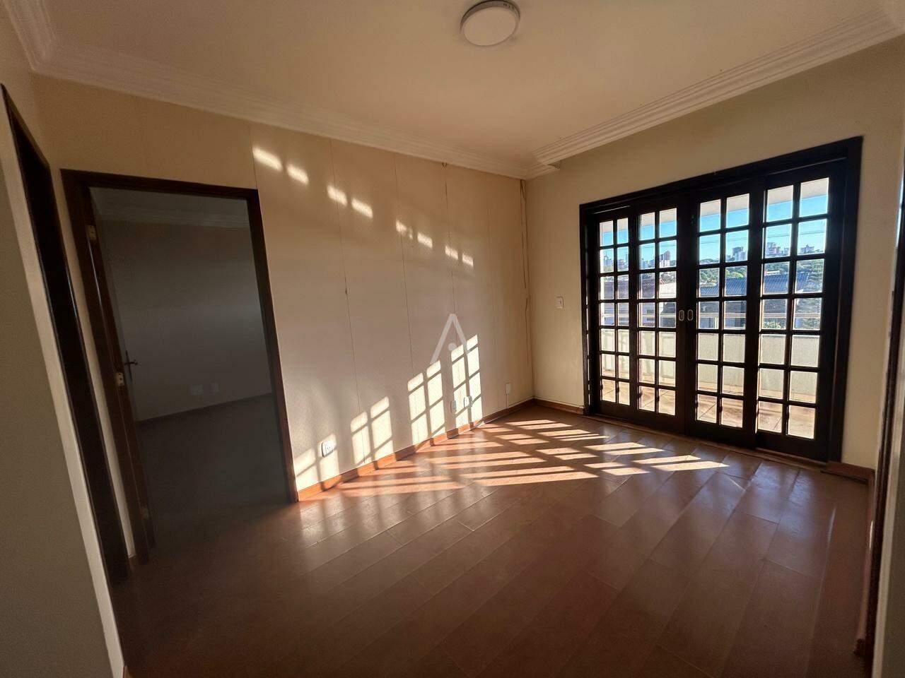 Casa Comercial para para aluguel no Bairro COUNTRY em CASCAVEL: