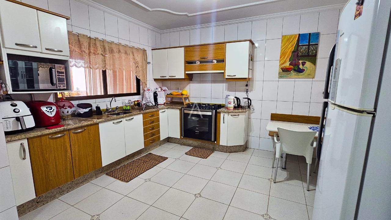 Sobrado para à venda no Bairro RECANTO TROPICAL em CASCAVEL: 