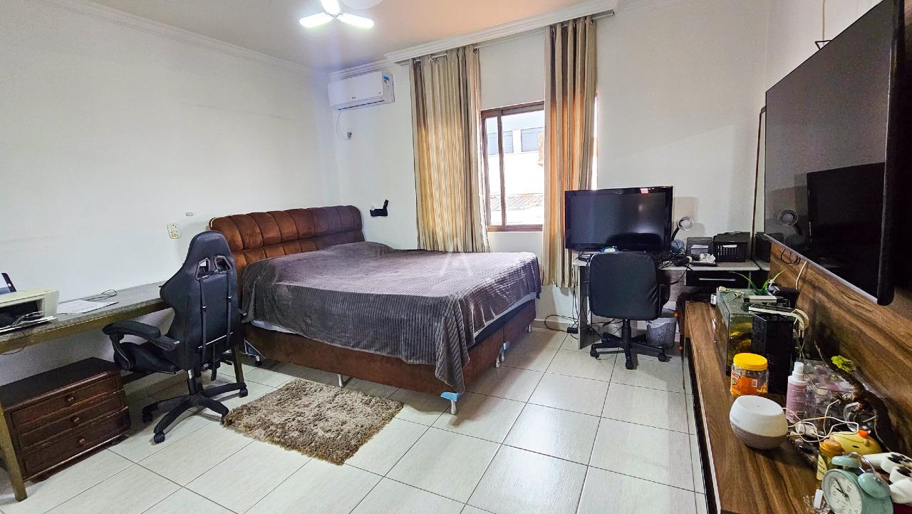 Sobrado para à venda no Bairro RECANTO TROPICAL em CASCAVEL: 