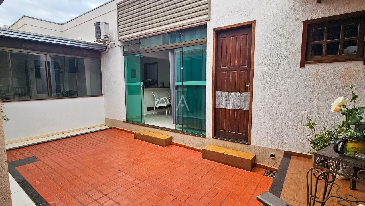 Sobrado para à venda no Bairro RECANTO TROPICAL em CASCAVEL: 