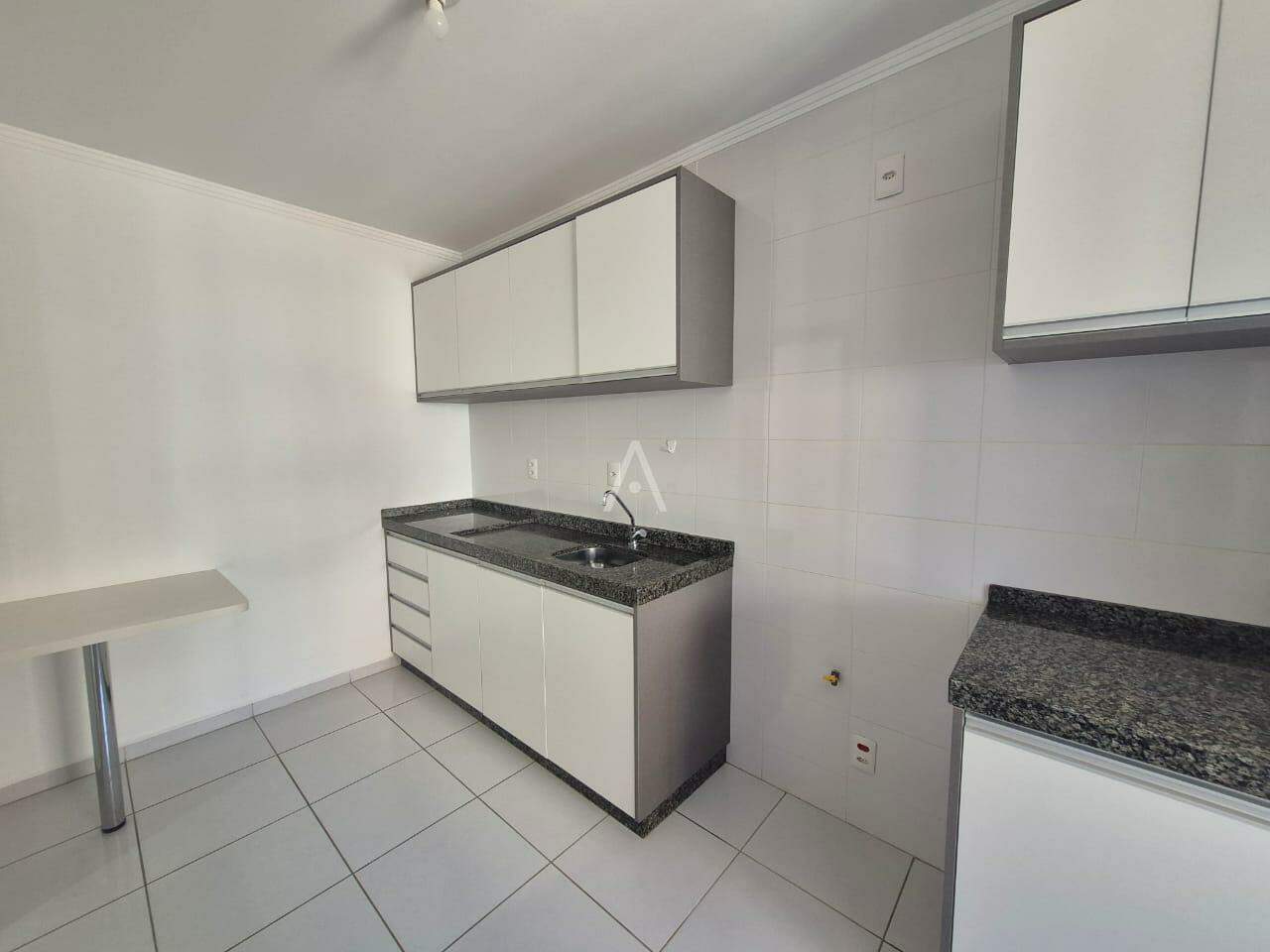 Apartamento para para aluguel no Bairro CENTRO em CASCAVEL: COZINHA