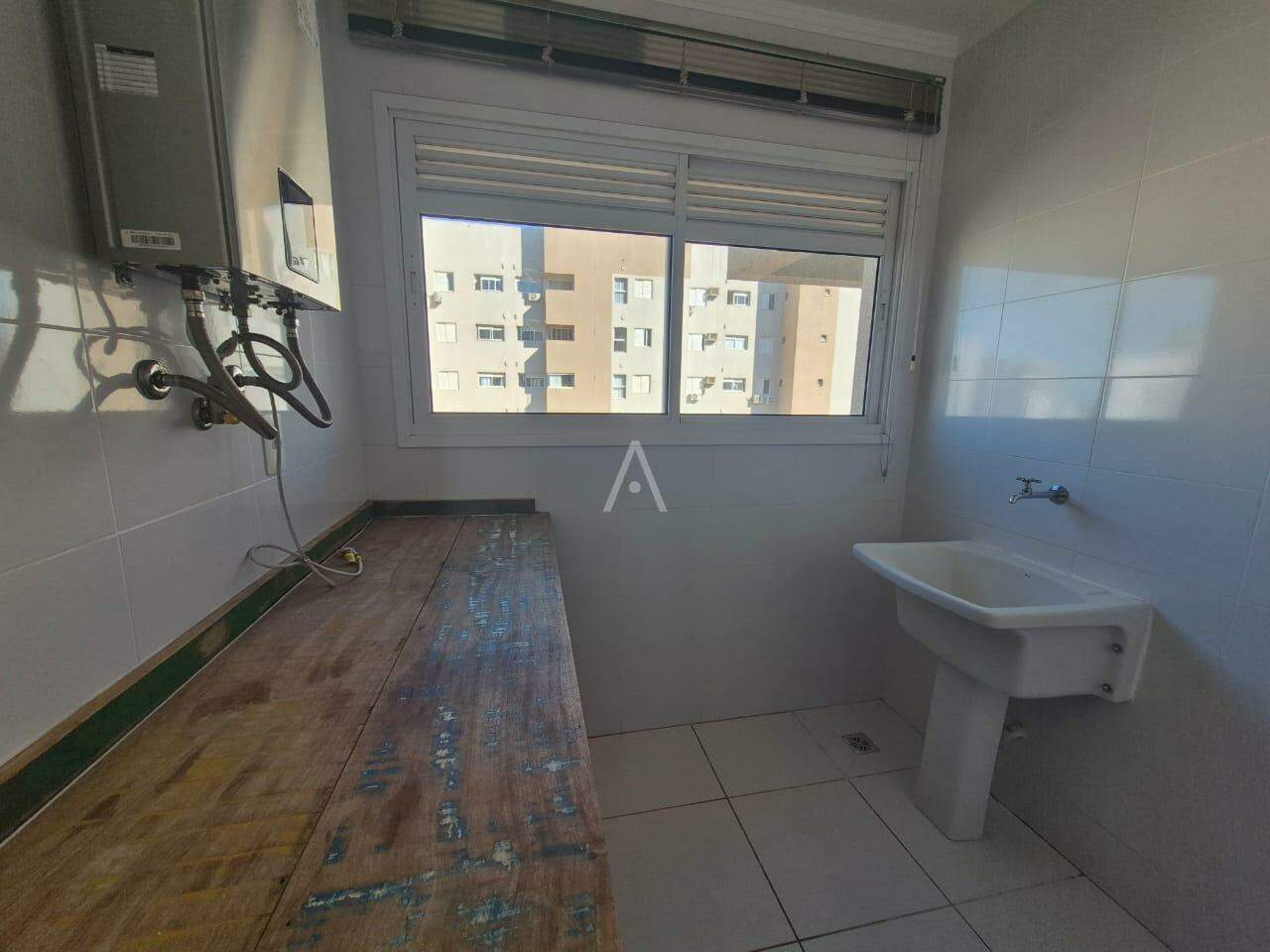 Apartamento para para aluguel no Bairro CENTRO em CASCAVEL: ÁREA DE SERVIÇO