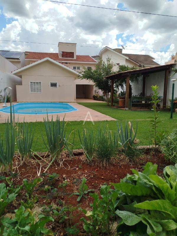 Sobrado para à venda no Bairro CENTRO em CASCAVEL: