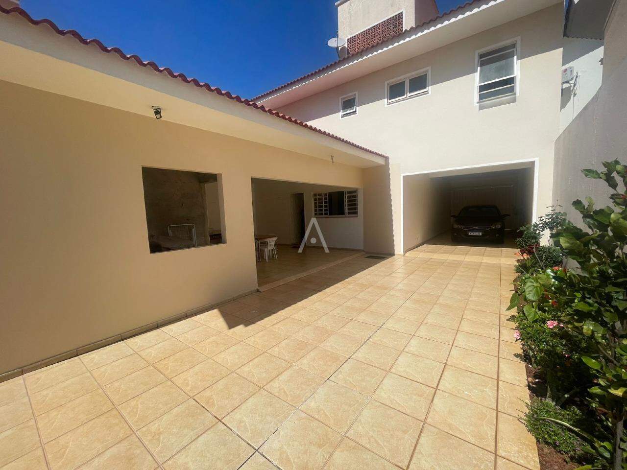 Sobrado para à venda no Bairro CENTRO em CASCAVEL: