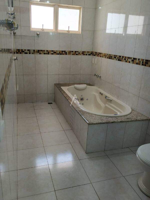 Sobrado para à venda no Bairro CENTRO em CASCAVEL: