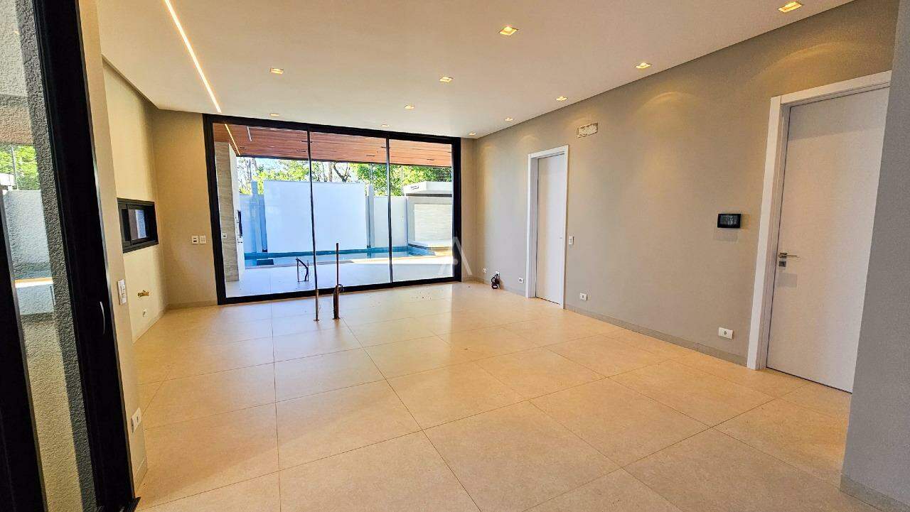 Sobrado para à venda no Bairro RECANTO TROPICAL em CASCAVEL: 