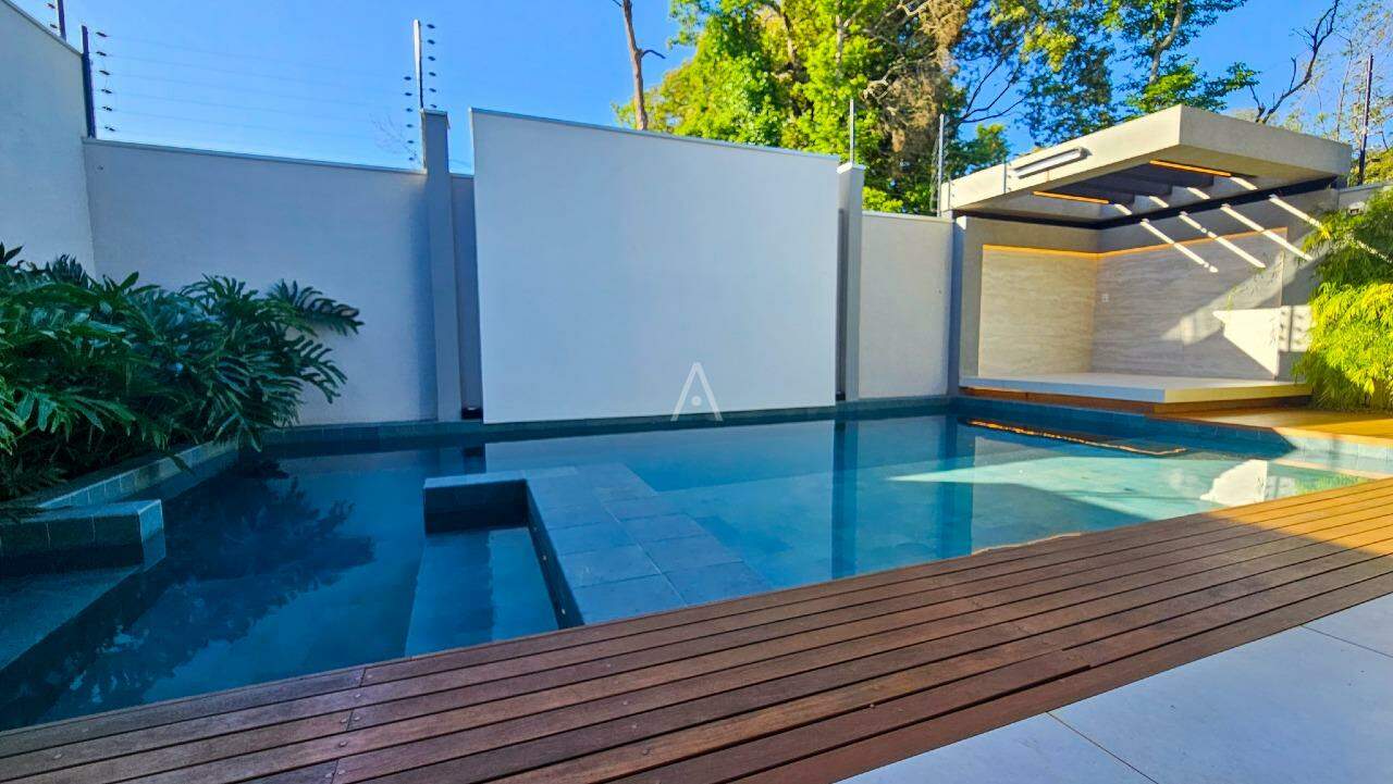 Sobrado para à venda no Bairro RECANTO TROPICAL em CASCAVEL: 