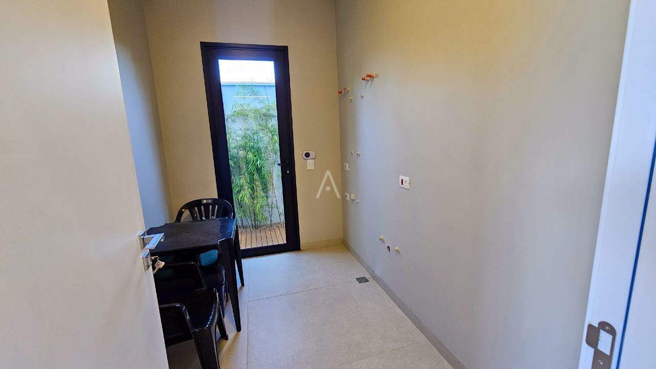 Sobrado para à venda no Bairro RECANTO TROPICAL em CASCAVEL: 