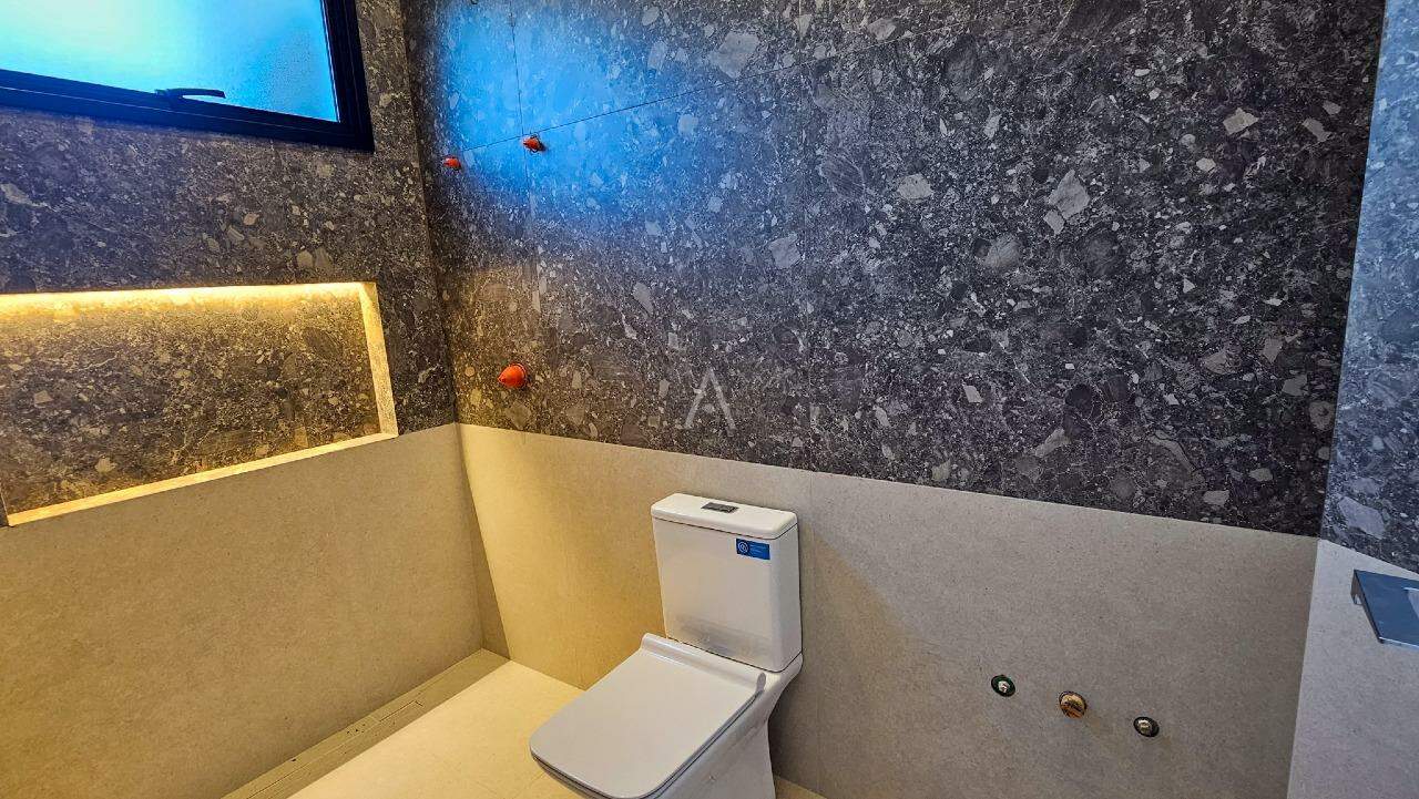 Sobrado para à venda no Bairro RECANTO TROPICAL em CASCAVEL: 