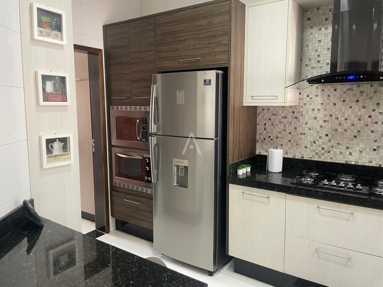 Sobrado para à venda no Bairro RECANTO TROPICAL em CASCAVEL: