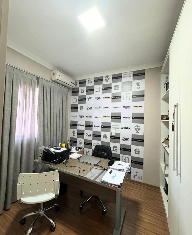 Sobrado para à venda no Bairro RECANTO TROPICAL em CASCAVEL: