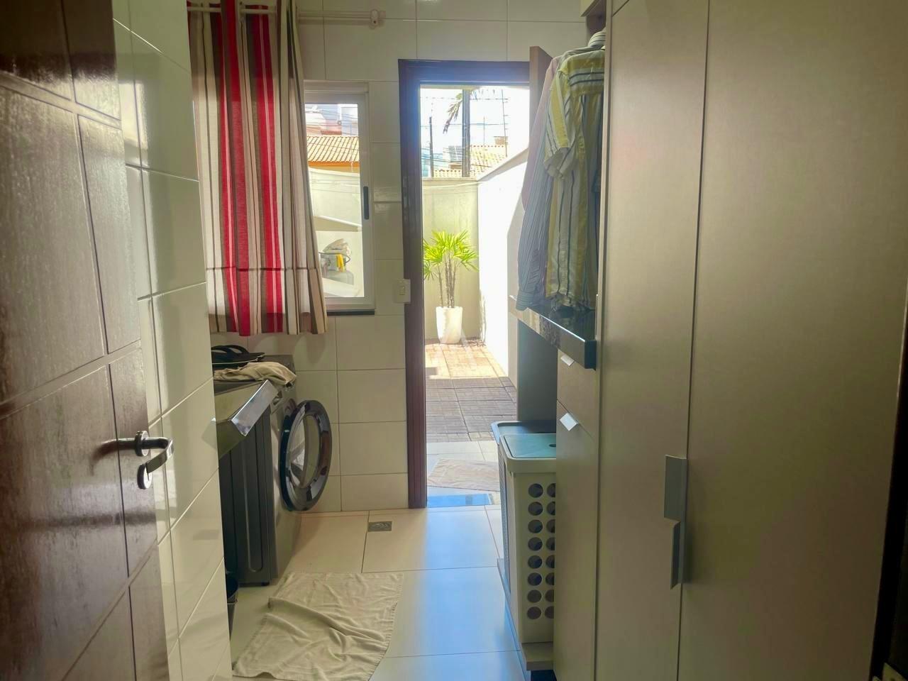 Sobrado para à venda no Bairro RECANTO TROPICAL em CASCAVEL: