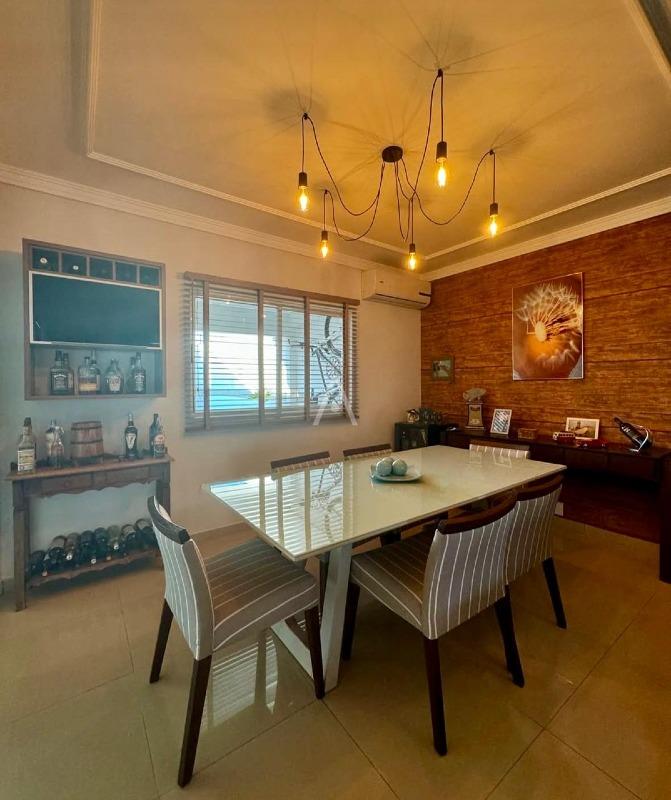 Sobrado para à venda no Bairro RECANTO TROPICAL em CASCAVEL: 