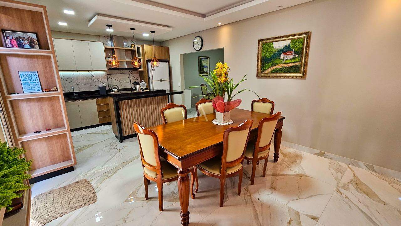 Casa Residencial para à venda no Bairro SANTA FELICIDADE em CASCAVEL: 