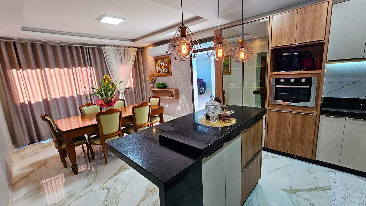 Casa Residencial para à venda no Bairro SANTA FELICIDADE em CASCAVEL: 
