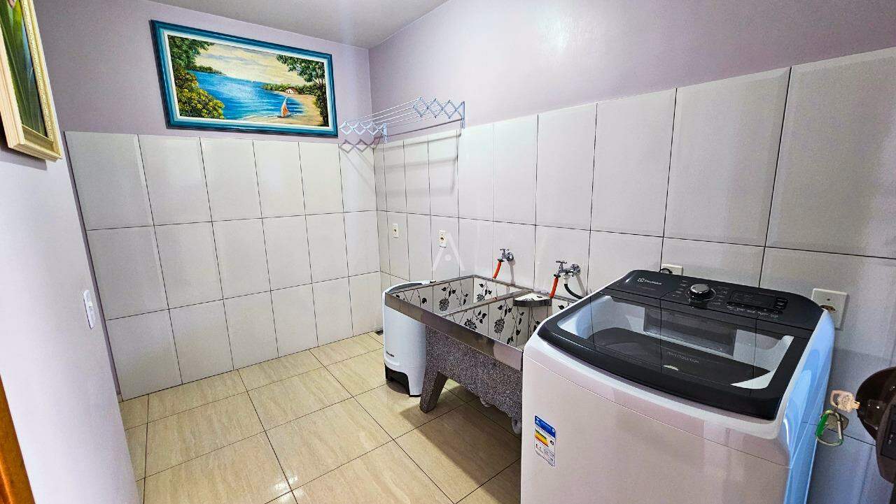 Casa Residencial para à venda no Bairro SANTA FELICIDADE em CASCAVEL: 