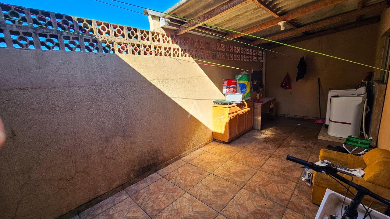 Casa Residencial para à venda no Bairro 14 DE NOVEMBRO em CASCAVEL: 