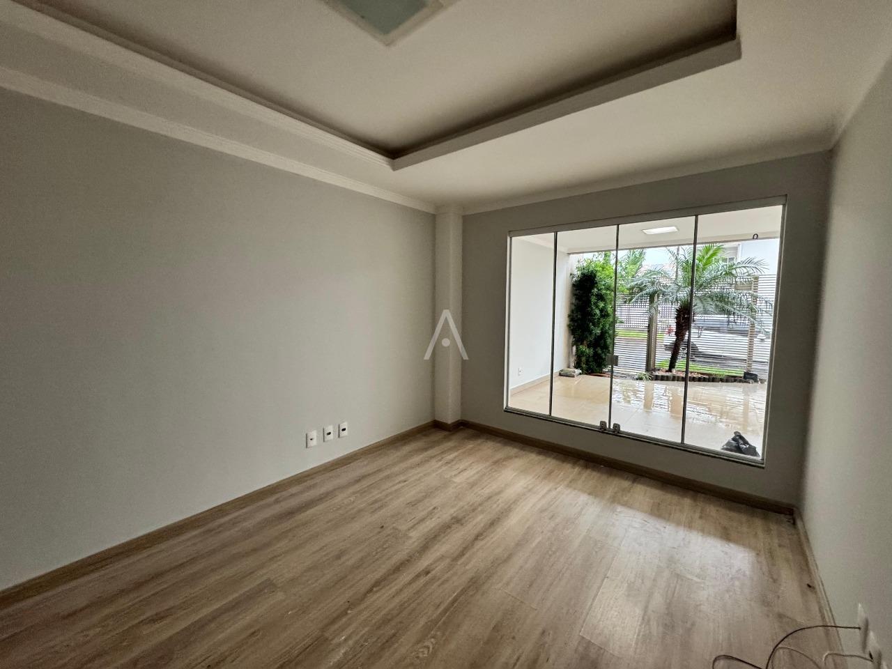 Sobrado para à venda no Bairro JARDIM GISELA em TOLEDO: 