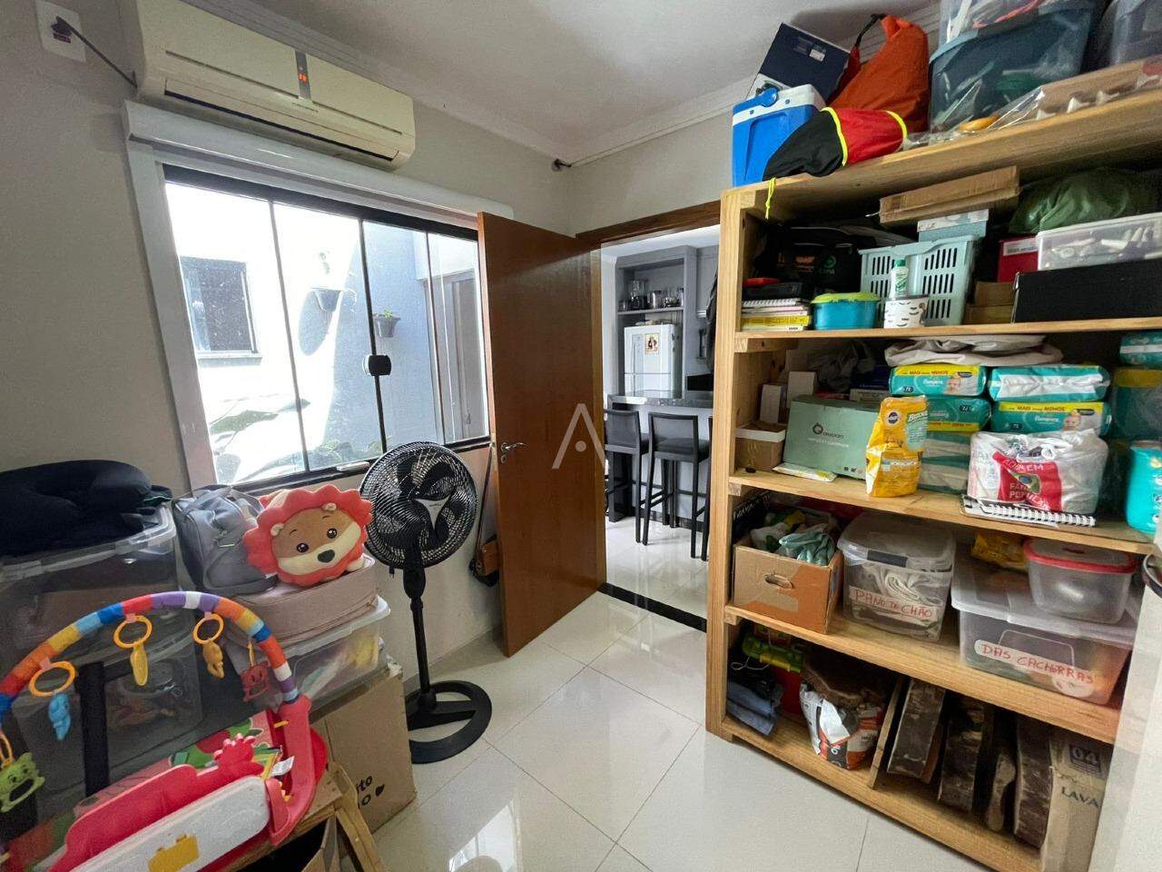 Casa Residencial para à venda no Bairro UNIVERSITARIO em CASCAVEL: 