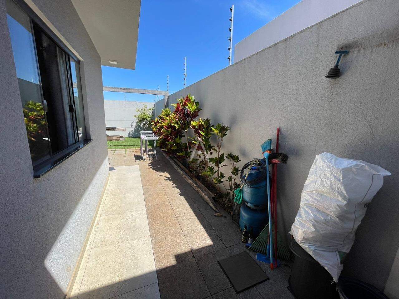 Casa Residencial para à venda no Bairro UNIVERSITARIO em CASCAVEL: 