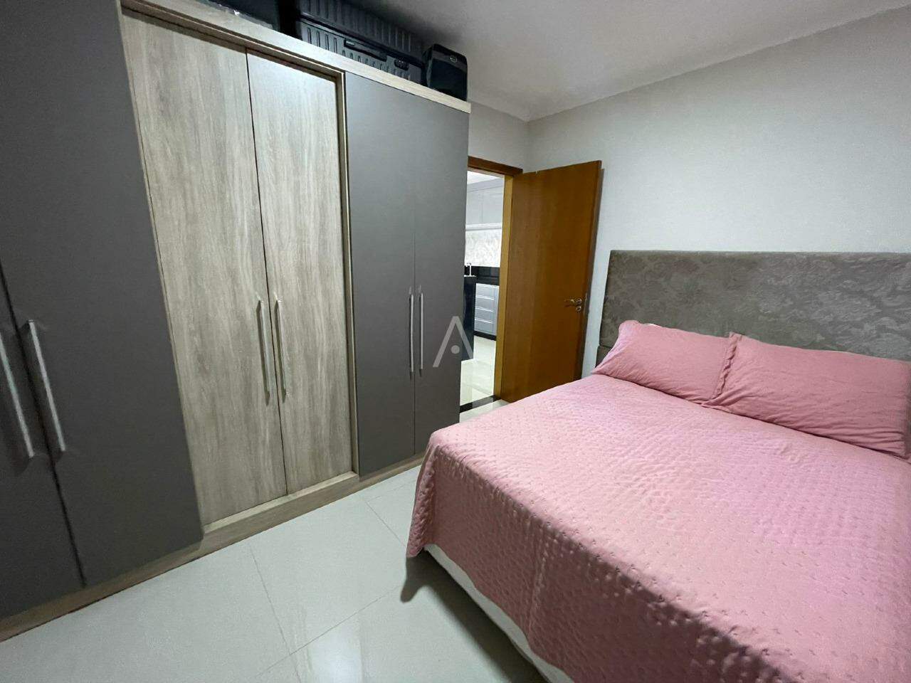 Casa Residencial para à venda no Bairro UNIVERSITARIO em CASCAVEL: 