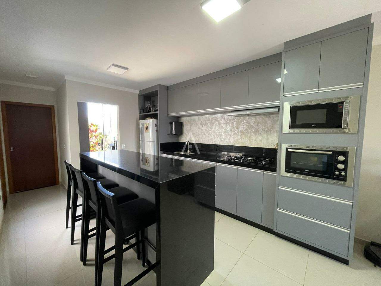 Casa Residencial para à venda no Bairro UNIVERSITARIO em CASCAVEL: 