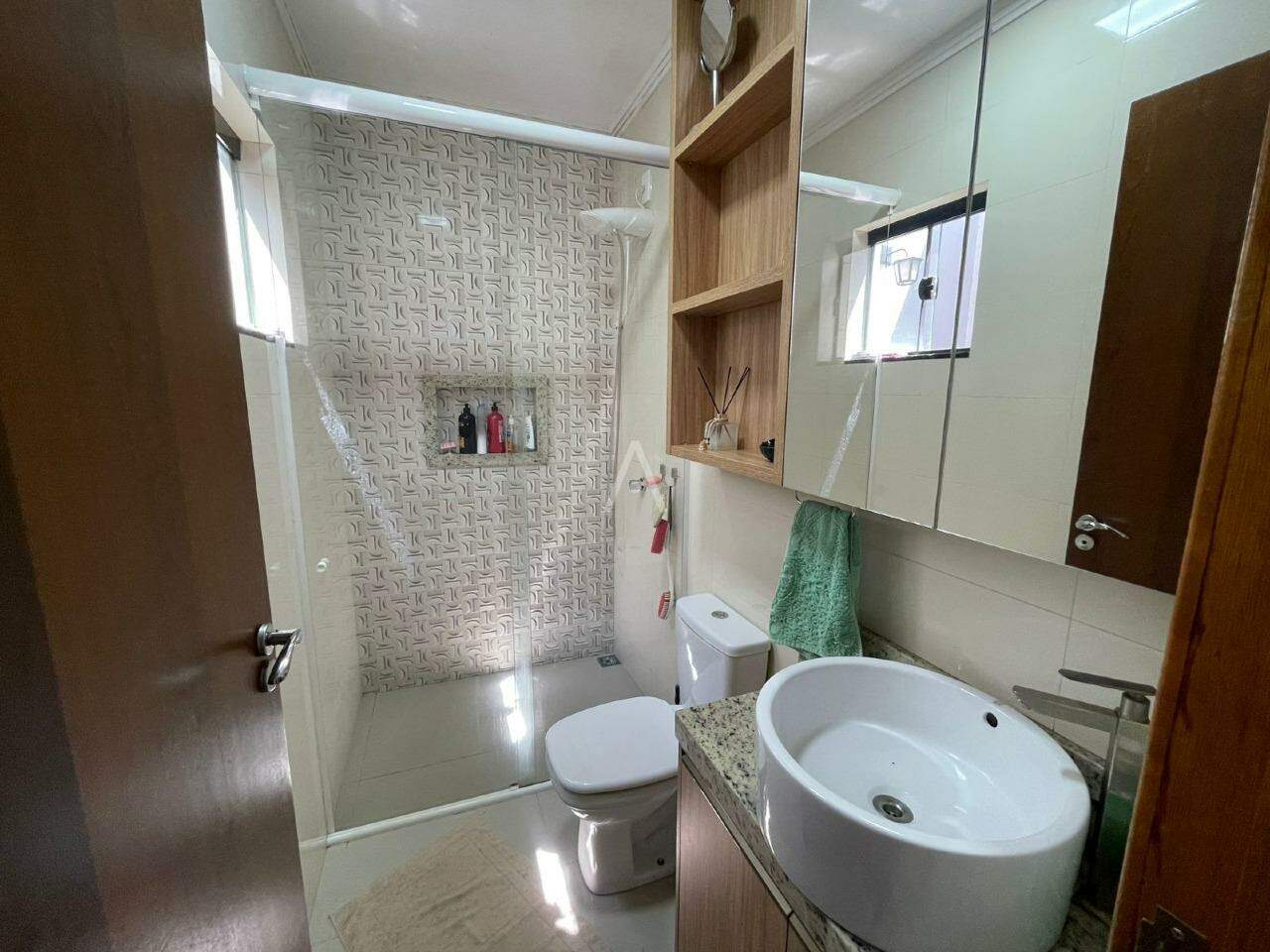 Casa Residencial para à venda no Bairro UNIVERSITARIO em CASCAVEL: 