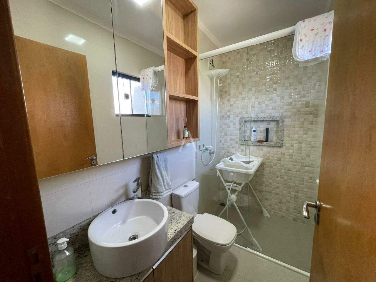 Casa Residencial para à venda no Bairro UNIVERSITARIO em CASCAVEL: 