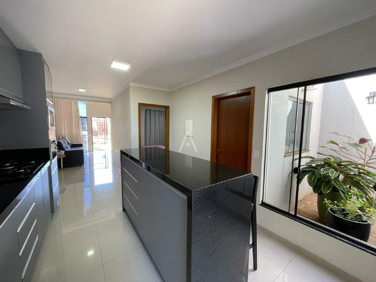 Casa Residencial para à venda no Bairro UNIVERSITARIO em CASCAVEL: 