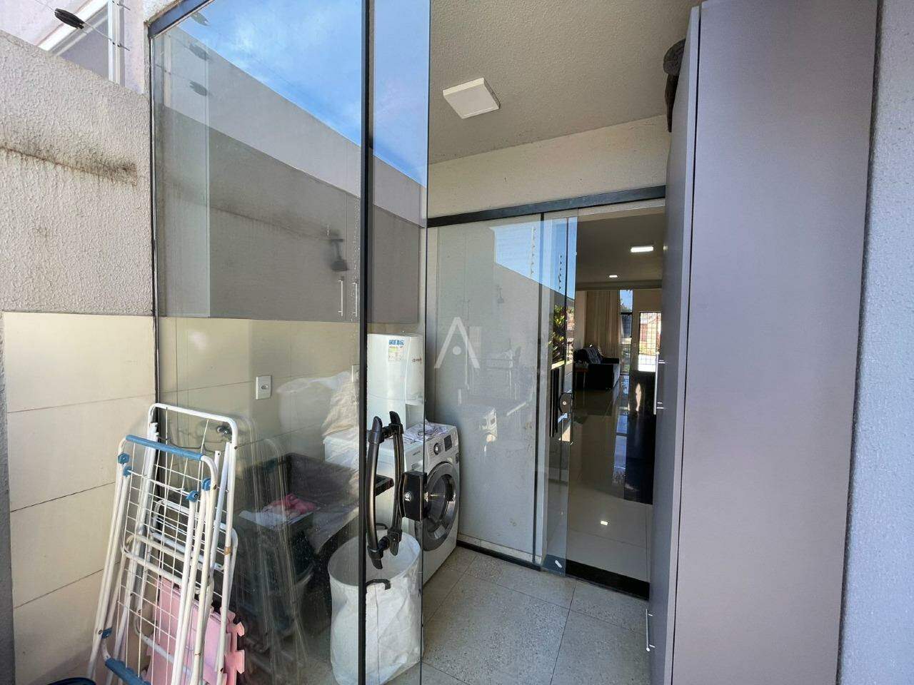 Casa Residencial para à venda no Bairro UNIVERSITARIO em CASCAVEL: 