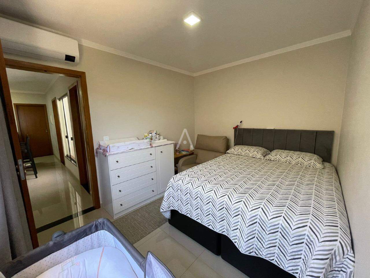 Casa Residencial para à venda no Bairro UNIVERSITARIO em CASCAVEL: 