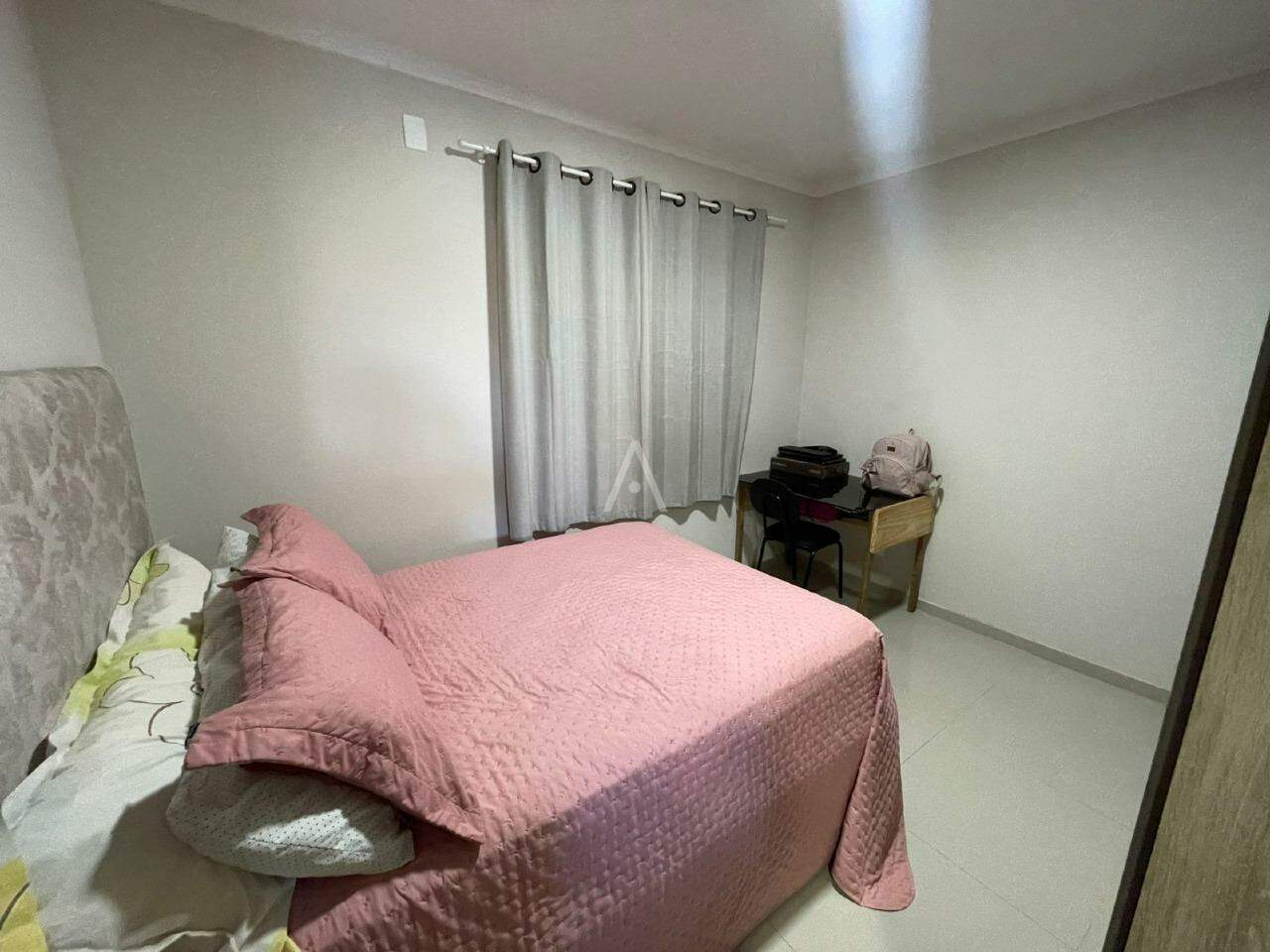 Casa Residencial para à venda no Bairro UNIVERSITARIO em CASCAVEL: 