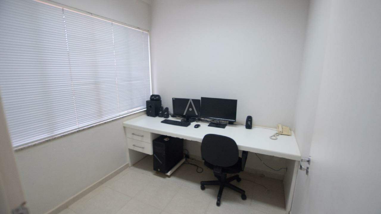 Sala Comercial para para aluguel no Bairro NEVA em CASCAVEL: Sala privativa