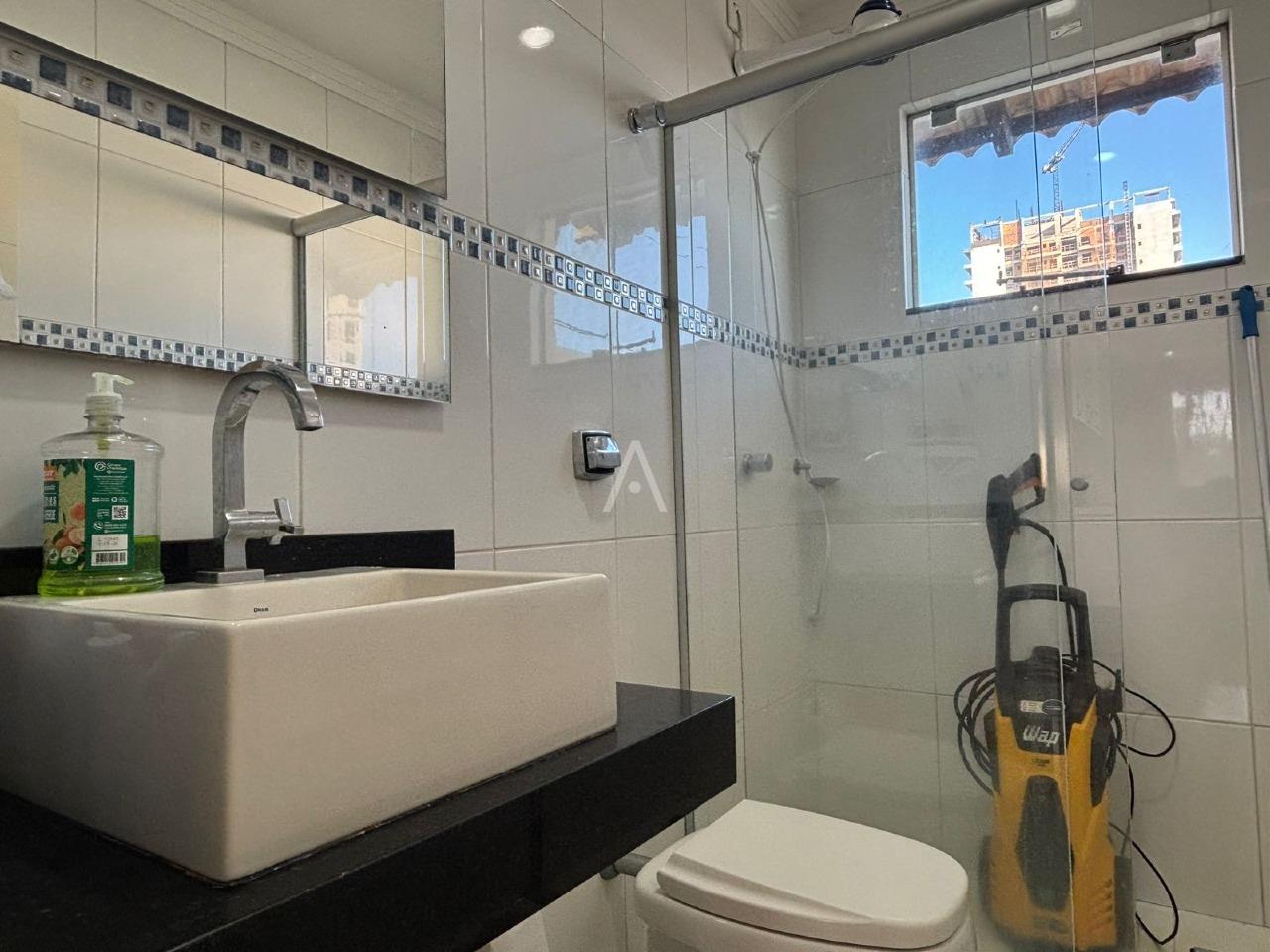 Sobrado para à venda no Bairro RECANTO TROPICAL em CASCAVEL: BANHEIRO SOCIAL