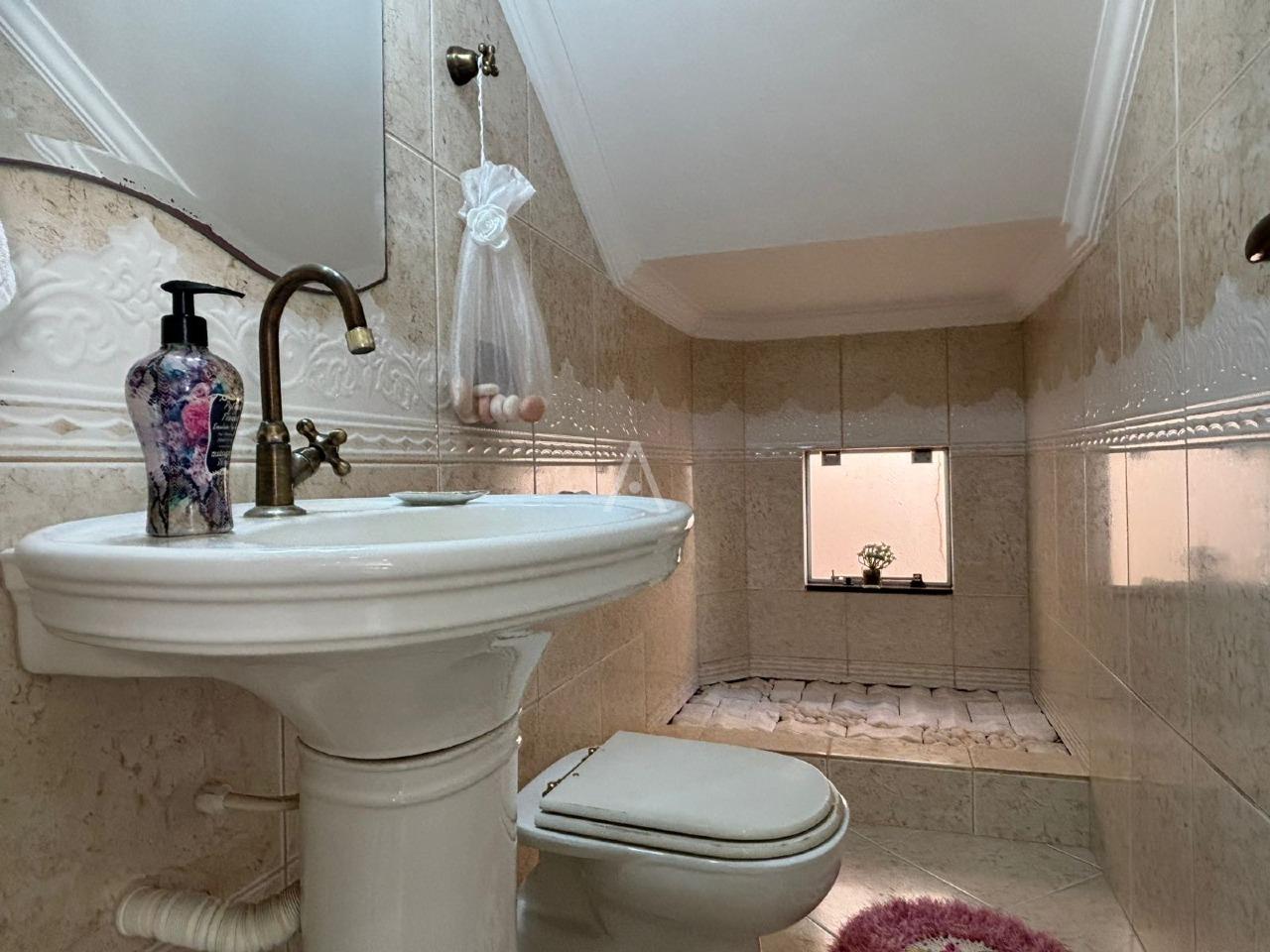 Sobrado para à venda no Bairro RECANTO TROPICAL em CASCAVEL: LAVABO