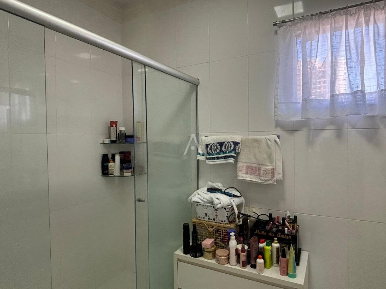 Sobrado para à venda no Bairro RECANTO TROPICAL em CASCAVEL: BANHEIRO SOCIAL