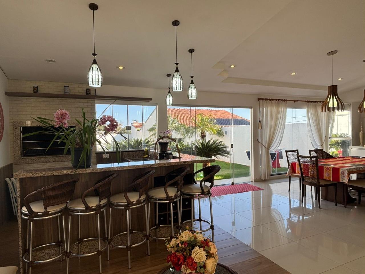 Sobrado para à venda no Bairro RECANTO TROPICAL em CASCAVEL: CHURRASQUEIRA