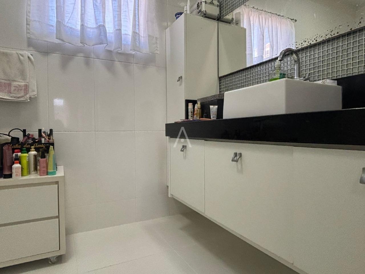 Sobrado para à venda no Bairro RECANTO TROPICAL em CASCAVEL: BANHEIRO SOCIAL