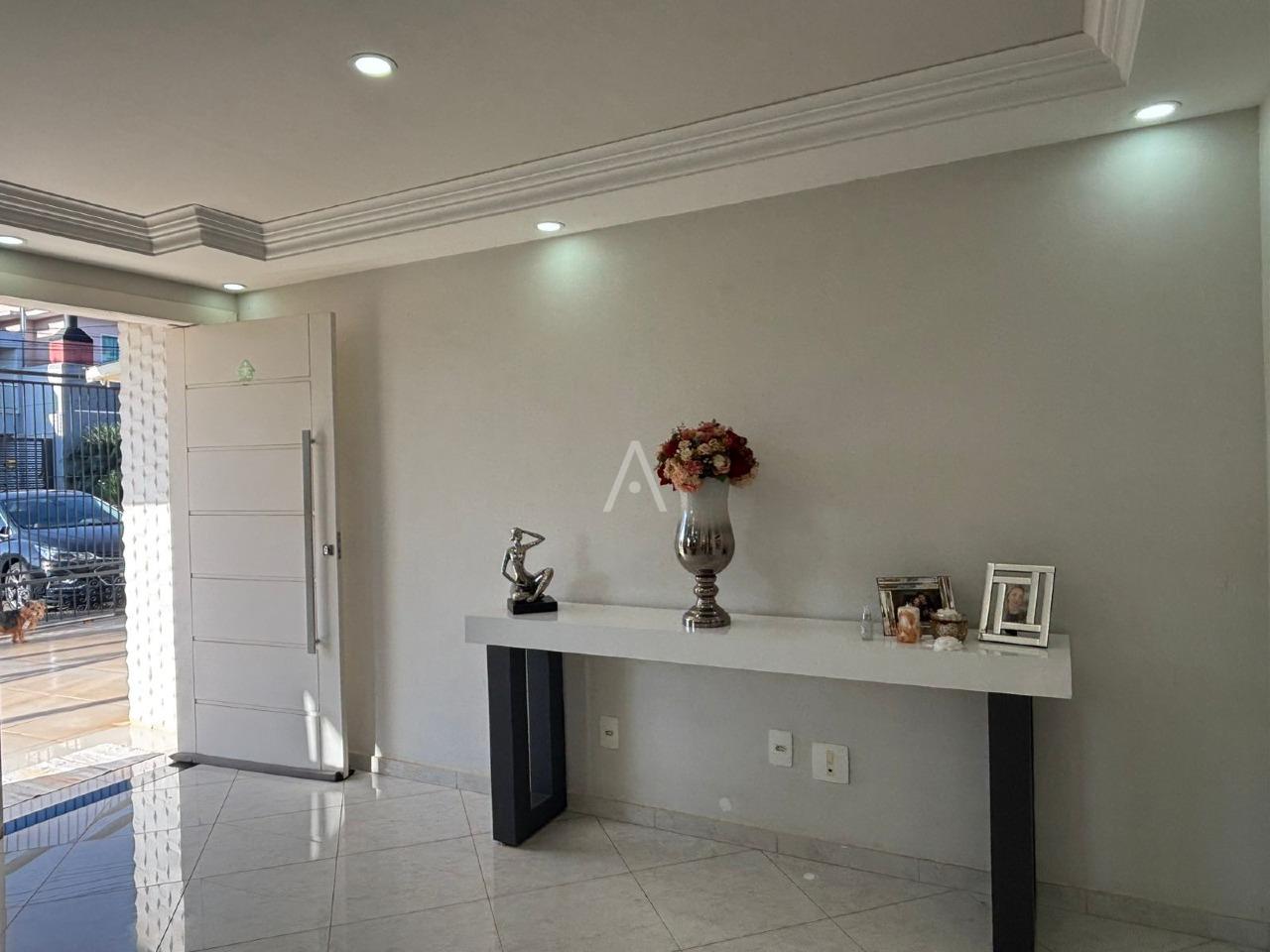 Sobrado para à venda no Bairro RECANTO TROPICAL em CASCAVEL: HALL DE ENTRADA